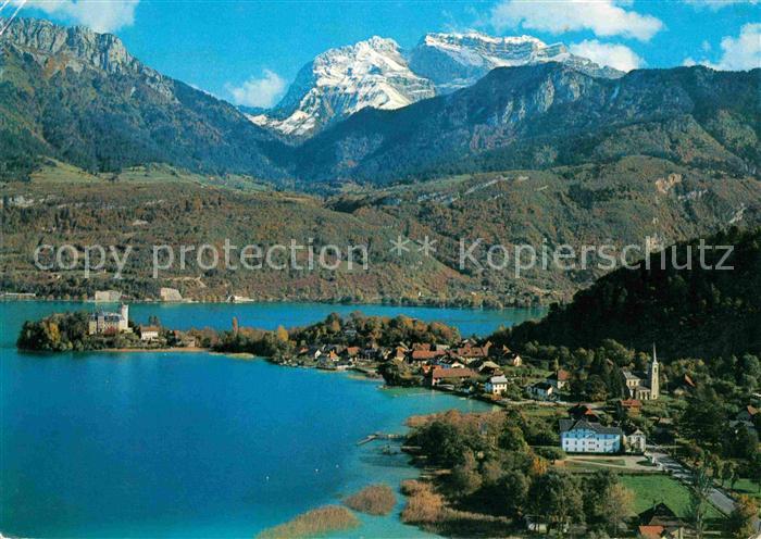 Duingt Vue aerienne sur le Village ses Hotels le Lac et le Chateau
