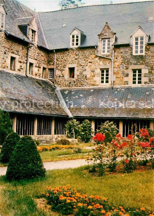 Morlaix Les Ursulines Cloitre cour interieure