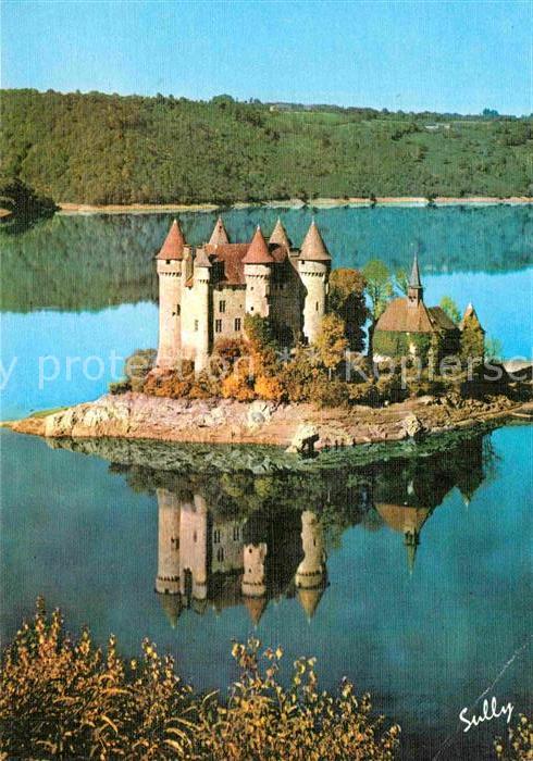 Lanobre Chateau de Val sur le lac du barrage de Bort