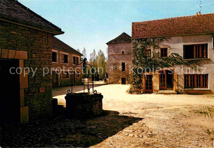 Fain-les-Moutiers La Ferme Laboure La cour interieure