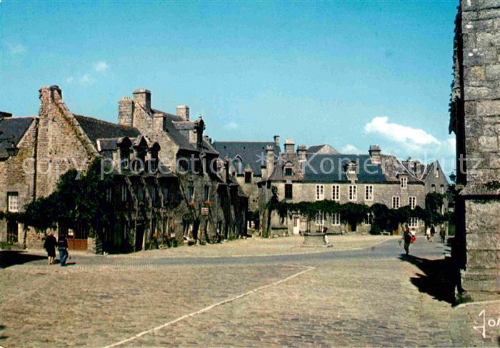Locronan Les vieilles maisons de la place