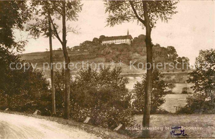 Volkersberg Waldweg Blick zum Kloster