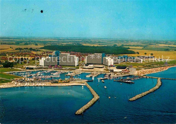 Damp Fliegeraufnahme mit Hafen