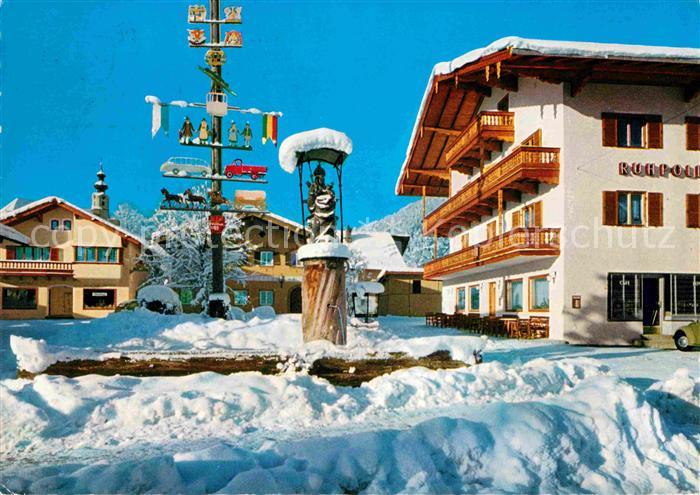 Ruhpolding Bayern Maibaum Marienbrunnen