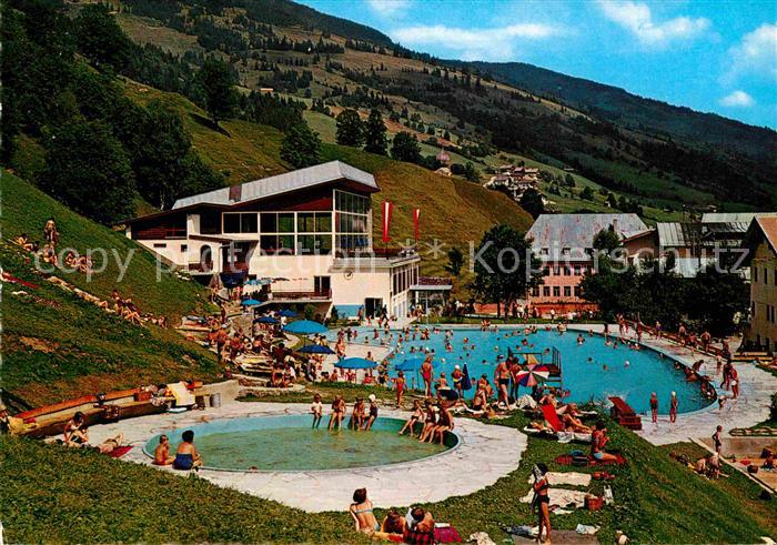 Saalbach-Hinterglemm Hallenbad und Freibadanlage mit Minigolfplatz