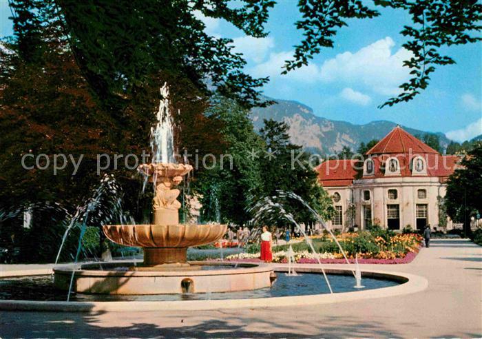 Bad Reichenhall Sole Brunnen im Kurpark mit Wandelhalle