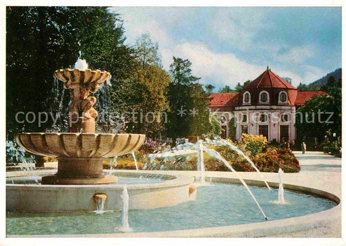 Bad Reichenhall Sole Brunnen im Kurpark mit Wandelhalle