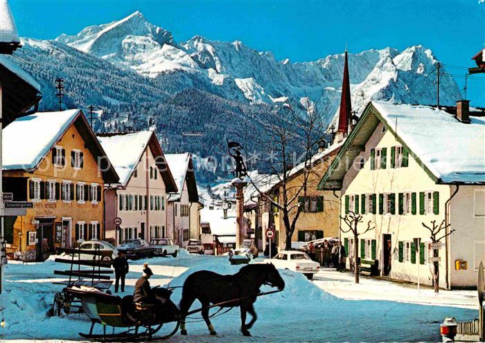 GARMISCH-PARTENKIRCHEN Bayern Florianplatz gegen Zugspitzgruppe Pferdeschlitten