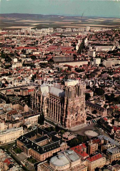 Reims Champagne Ardenne Fliegeraufnahme mit Kirche