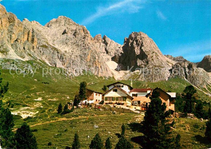Dolomiten Oesterreich Regensburger Huette mit Geislergruppe