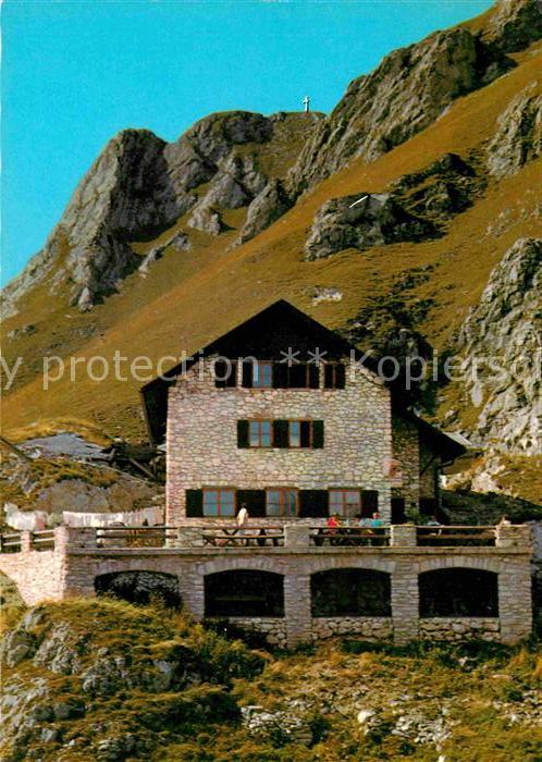 Graen Tirol Pfrontner Huette mit Aggenstein