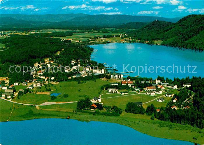 Seelach Klopeinersee Erholungsort mit Kleinsee im Hintergrund Unterburg und Kueh