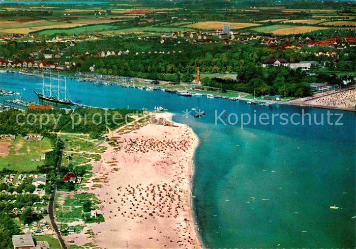 Travemuende Ostseebad Blick auf den Priwall Badestrand und die Travemuendung Fli