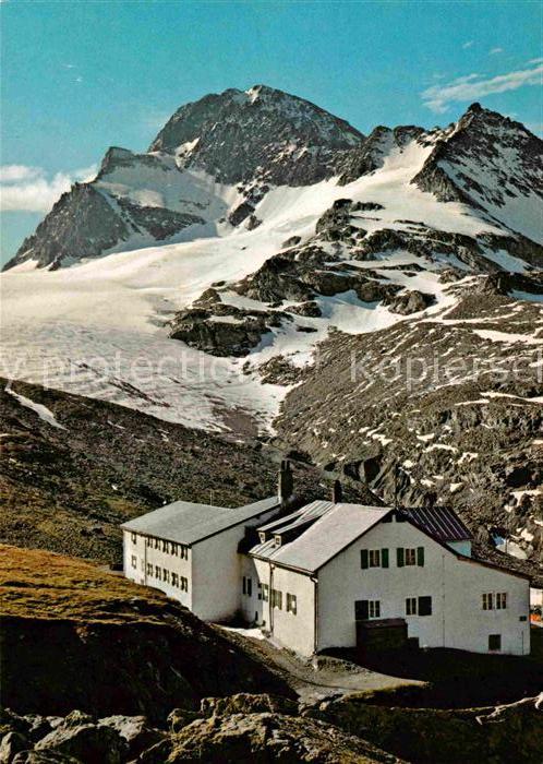 Wiesbadener Huette mit Piz Buin Silvretta