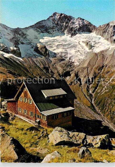 Kasseler Huette in der Stillupp Zillertal mit Grossem Loeffler
