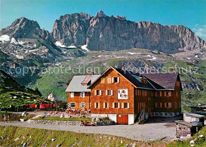 Freiburgerhuette gegen die Rote Wand Lechquellengebirge
