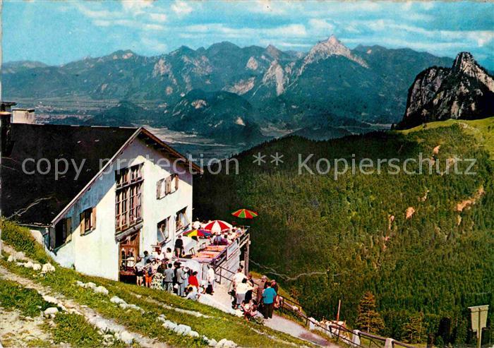 Pfronten Ostallgaeu Bayern Berghaus im Allgaeu mit Branderschrofen Straussberg S