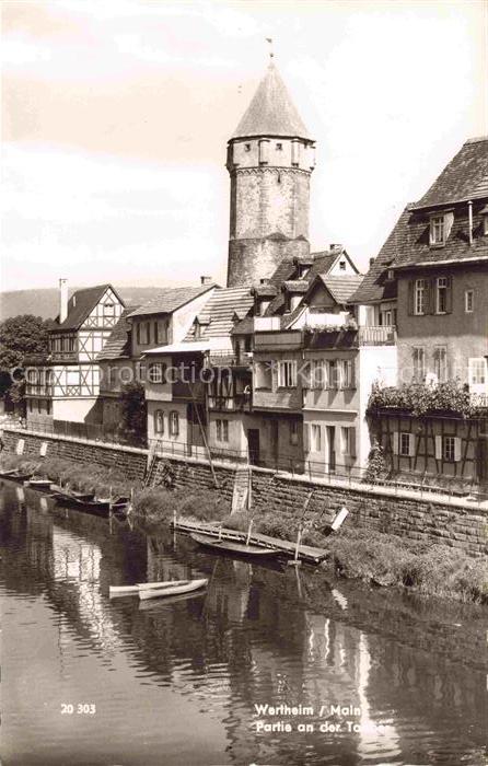Wertheim Main BW Partie-an-der-Tauber Tauber Fluss Wehrturm Fachwerkhaeuser Boot
