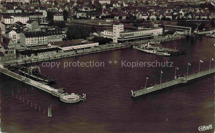 FRIEDRICHSHAFEN Bodensee BW Hafeneinfahrt Bodensee Hafen Dampfer Pier Luftaufnah