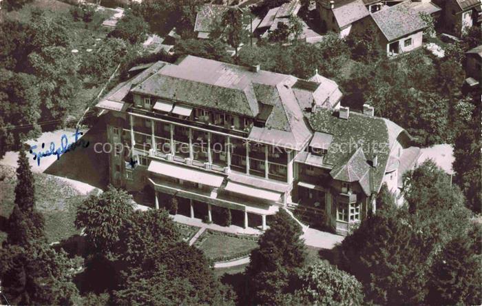 GARMISCH-PARTENKIRCHEN Bayern Hotel-Schoenblick Luftaufnahme Garten Baeume Wohnh
