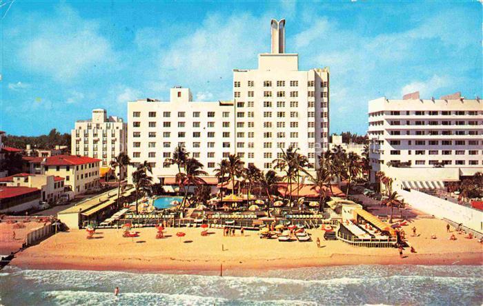 Miami Beach Florida USA Sea-Isle-Hotel Strand Pool Palmen Strandliegen Meer Hoch