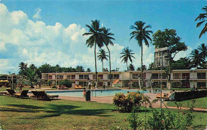 San Juan Puerto Rico Holiday-Inn Swimmingpool Palmen Hotel Liegestuehle Rasen H