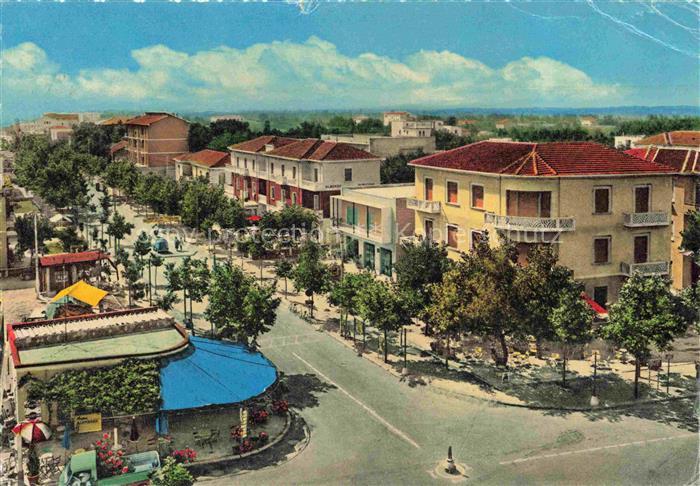 GATTEO MARE IT Piazzale-a-mare Strandpromenade Cafe Baeume Gebaeude Terrasse Ort