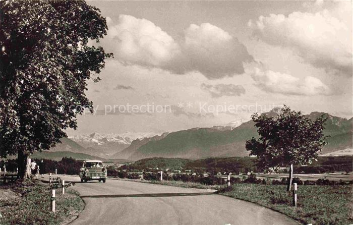 Lampoding Kirchanschoering Traunstein Bayern Alte-Kastanie Strasse Bus Alpen Hoc