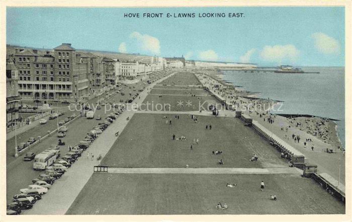 Hove Brighton UK Hove-Front Lawns Strandpromenade Rasen Meer Strandgebaeude Auto