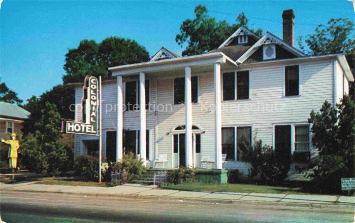 Blountstown Florida USA Colonial-Hotel Holzhaus Saeulen Neonschild Buergersteig