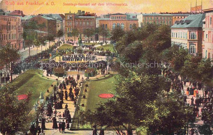 FRANKFURT ODER Wilhelmsplatz Sonntags-Konzert Musikpavillon Publikum Park Brunne