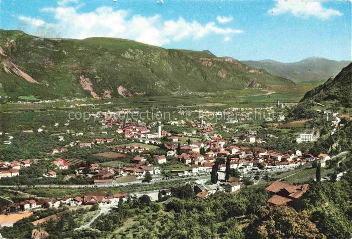 Lana Merano Bolzano IT Merano Tal Stadtansicht Berge Alpen Weinberge Etschtal