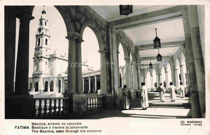Fatima PT Basílica Kolonnaden Priester Kirchturm Wallfahrtsort Arkaden