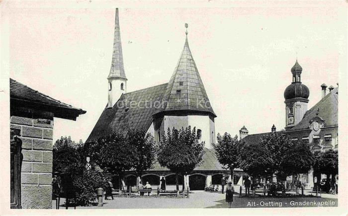 ALToeTTING Bayern Gnadenkapelle Kapelle Kirchturm Zwiebelturm Platz Passanten Ba