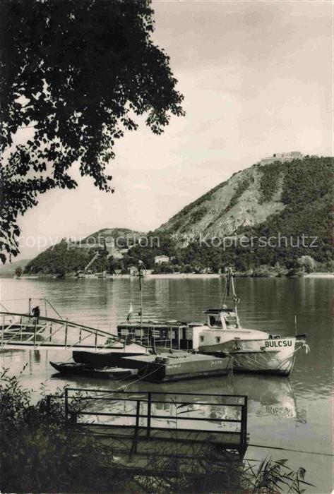 Visegrad HU Donau Boot Burg Huegel Anlegestelle Schiff Baeume