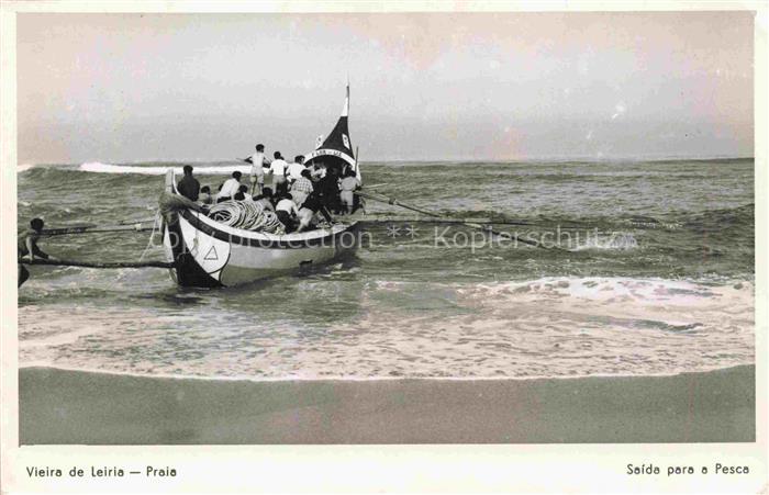 Leiria PT Vieira-de-Leiria Praia Saída-para-a-Pesca Fischerboot Meer Wellen Fisc