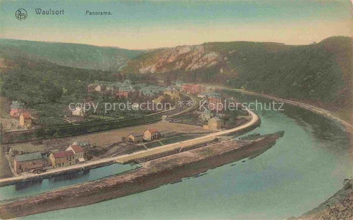 Waulsort-sur-Meuse Namur Belgie Maas Flussbiegung Ortschaft Felsen Bahnlinie Hae