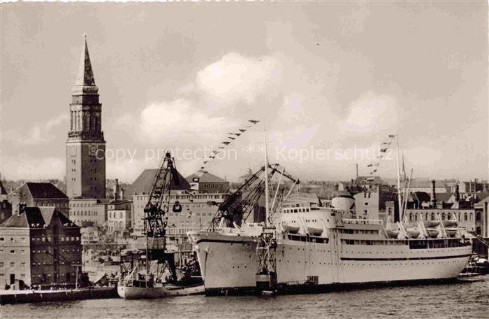 KIEL CITY Hafen Kreuzfahrtschiff Kran Rathausturm Stadtansicht Dampfer Werft