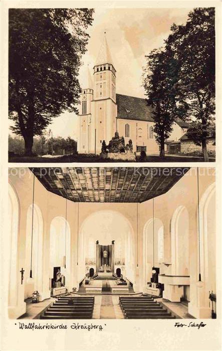 Schwandorf Bayern Wallfahrtskirche Kreuzberg Kircheninneres Altar Baeume Kirchtu