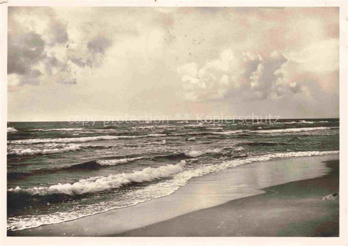 Koeslin Pommern Koszalin PL Ostsee Strand Wellen Meereskueste Sandstrand Wolken