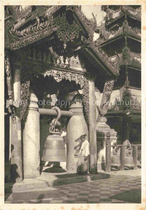 Burma Pagode Glocken Tempel buddhistisch Saeulen Schnitzerei Moench