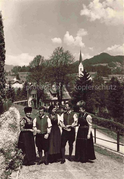 Egg Bregenzerwald Vorarlberg AT Trachten Bregenzerwald Volkstracht Frauen Maenne