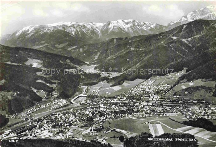 Muerzzuschlag Steiermark AT Fliegeraufnahme Tal Berge Schnee Stadt Felder Nadelw