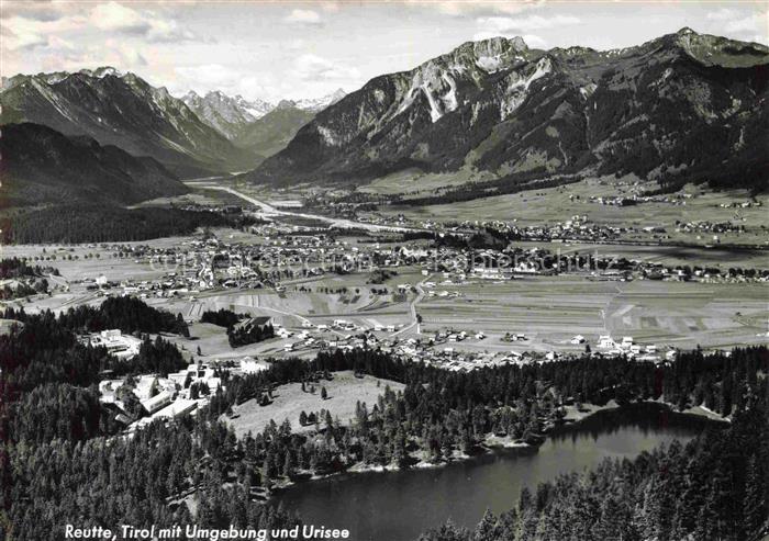 Reutte Ausserfern Tirol AT Urisee Alpen Talblick Bergpanorama Wald Felder Haeuse