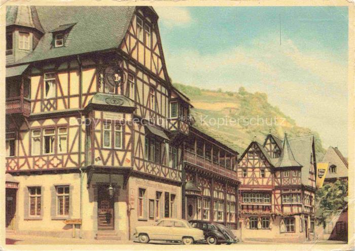 Bacharach Rheinland-Pfalz Marktplatz Fachwerkhaeuser Altes-Haus PKW Weinberge Hu