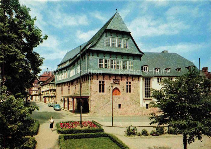 Fritzlar Rathaus Mittelalterliches-Rathaus Schieferdach Fachwerk Marktplatz Blum