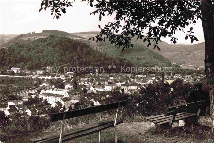 Nassau Lahn Rheinland-Pfalz Kirche Daecher Huegel Bahnlinie Tal Mann Bank Baum