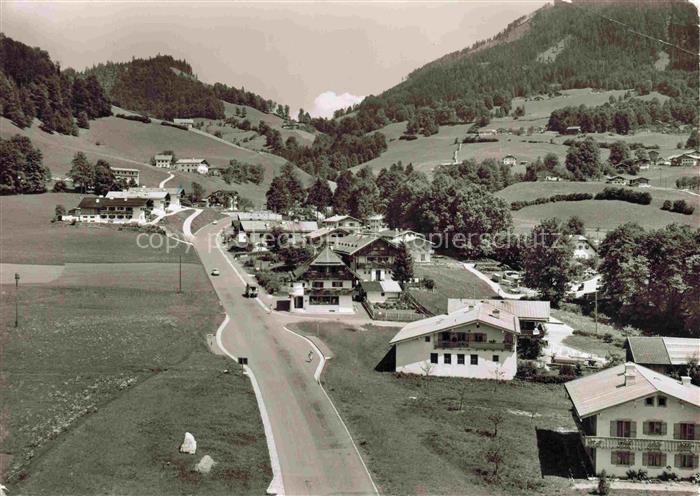 Oberau Loisach Rossfeldstrasse Ortschaft Strasse Haeuser Berge Wald Berglandscha