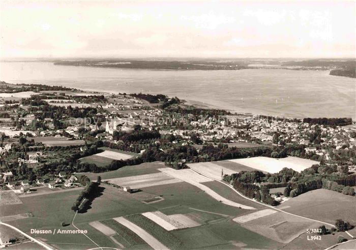 Diessen Ammersee Fliegeraufnahme Ammersee Ortspanorama Felder Wald Kirchturm