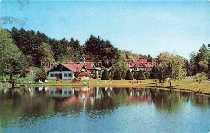 Barryville New York USA Tallwood-Lodge Ferienhotel See Rasen Gartenstuehle Baeum